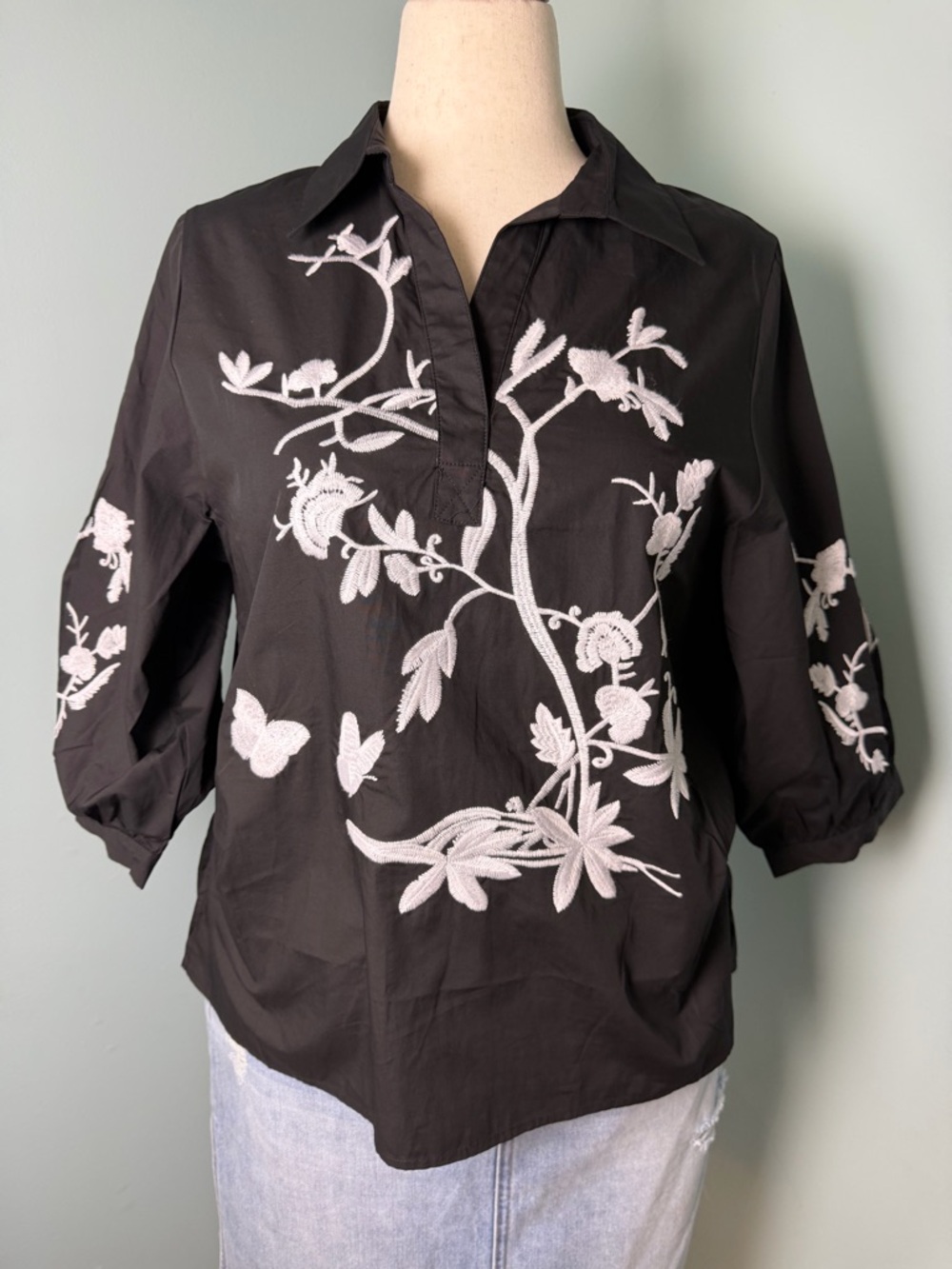 Pleats Collection Black Embroidered Blouse White Floral Garden Embroidered Top M